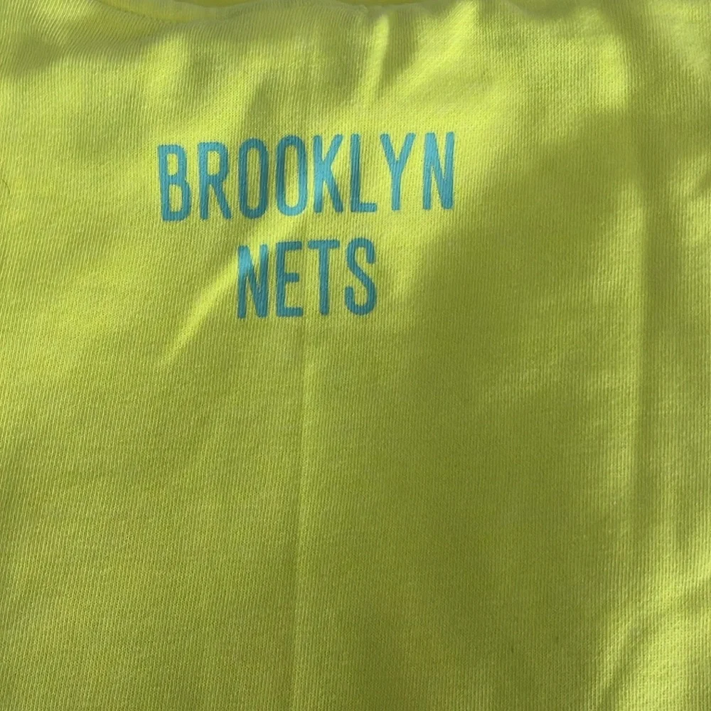 Brooklyn Nets Youth Small short sleeve sweatshirt